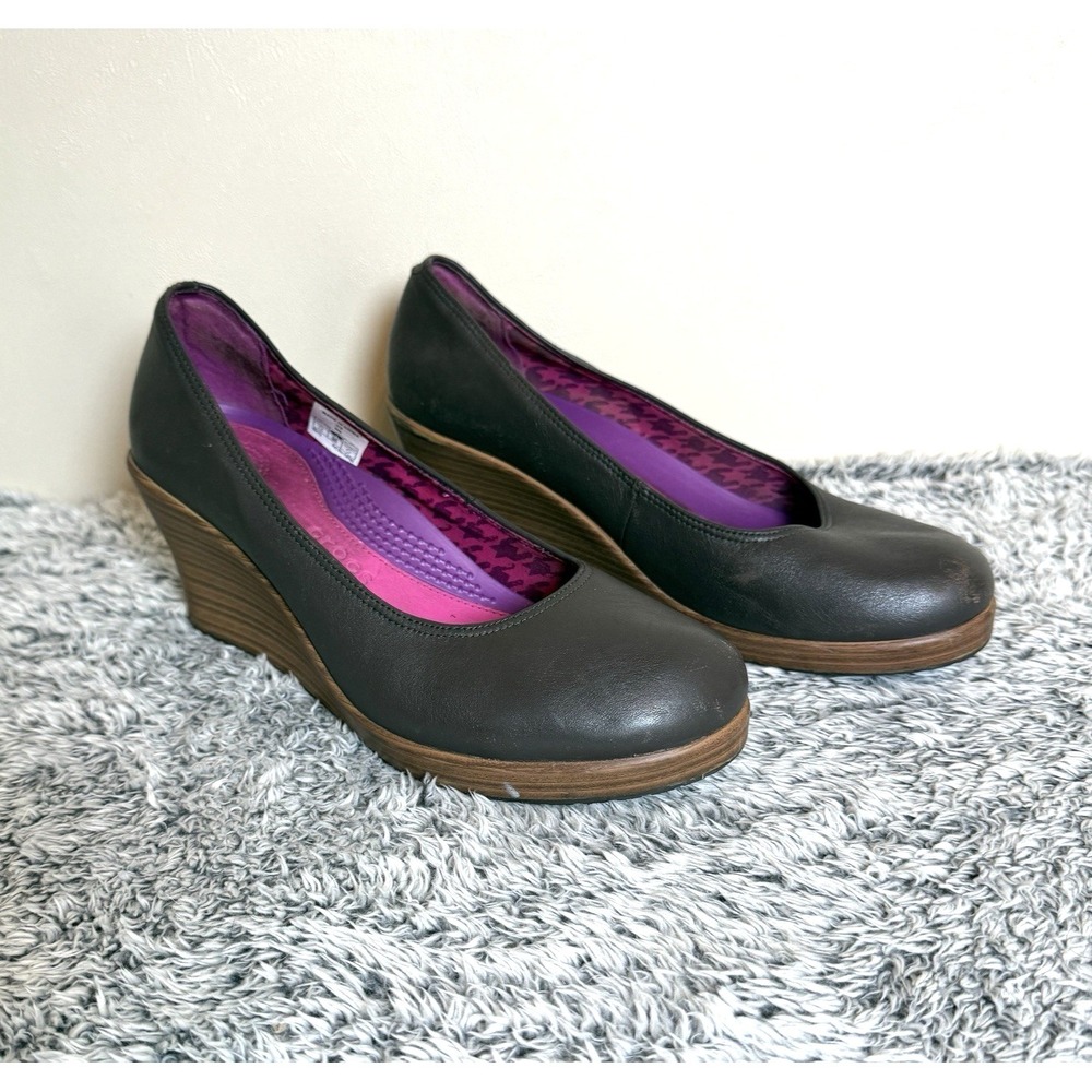 CROCS A-Leigh Closed Toe Wedge Comfort Dress Shoes Dark Brown Women's Size 9